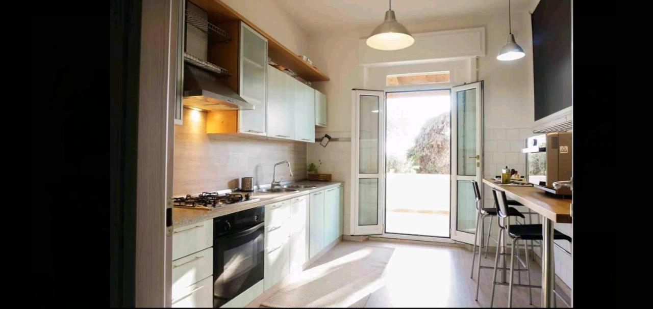 Villa Aurelia - Seafront Apartment With Terrace Quartu SantʼElena Exteriör bild