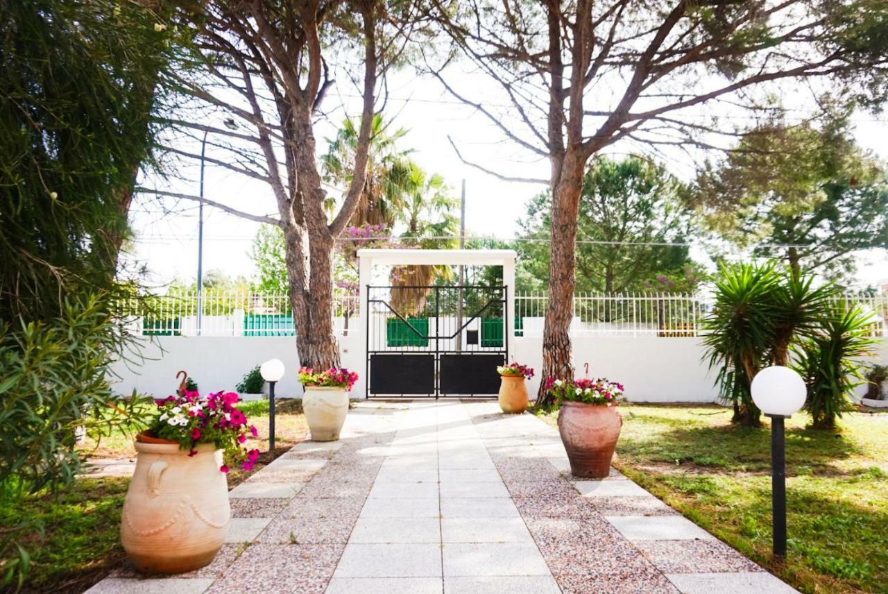 Villa Aurelia - Seafront Apartment With Terrace Quartu SantʼElena Exteriör bild
