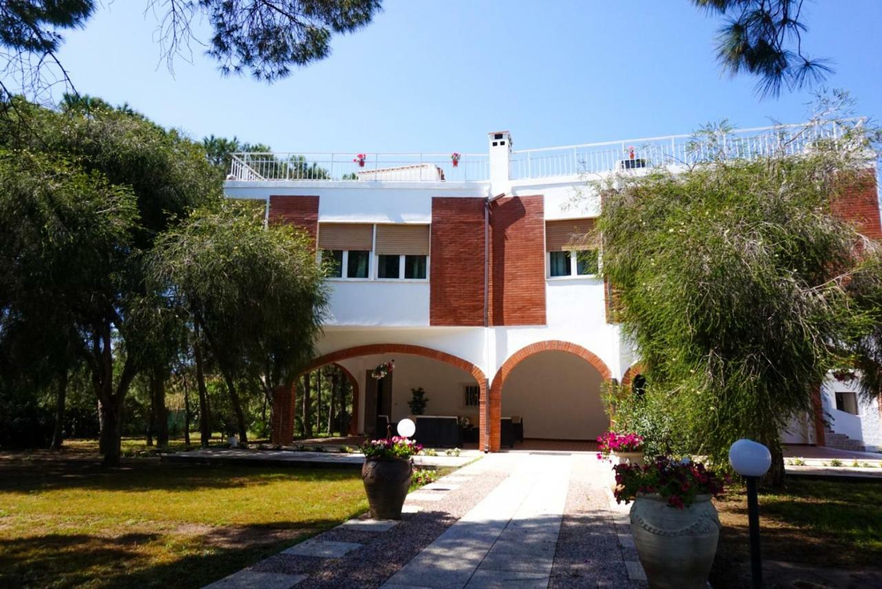 Villa Aurelia - Seafront Apartment With Terrace Quartu SantʼElena Exteriör bild