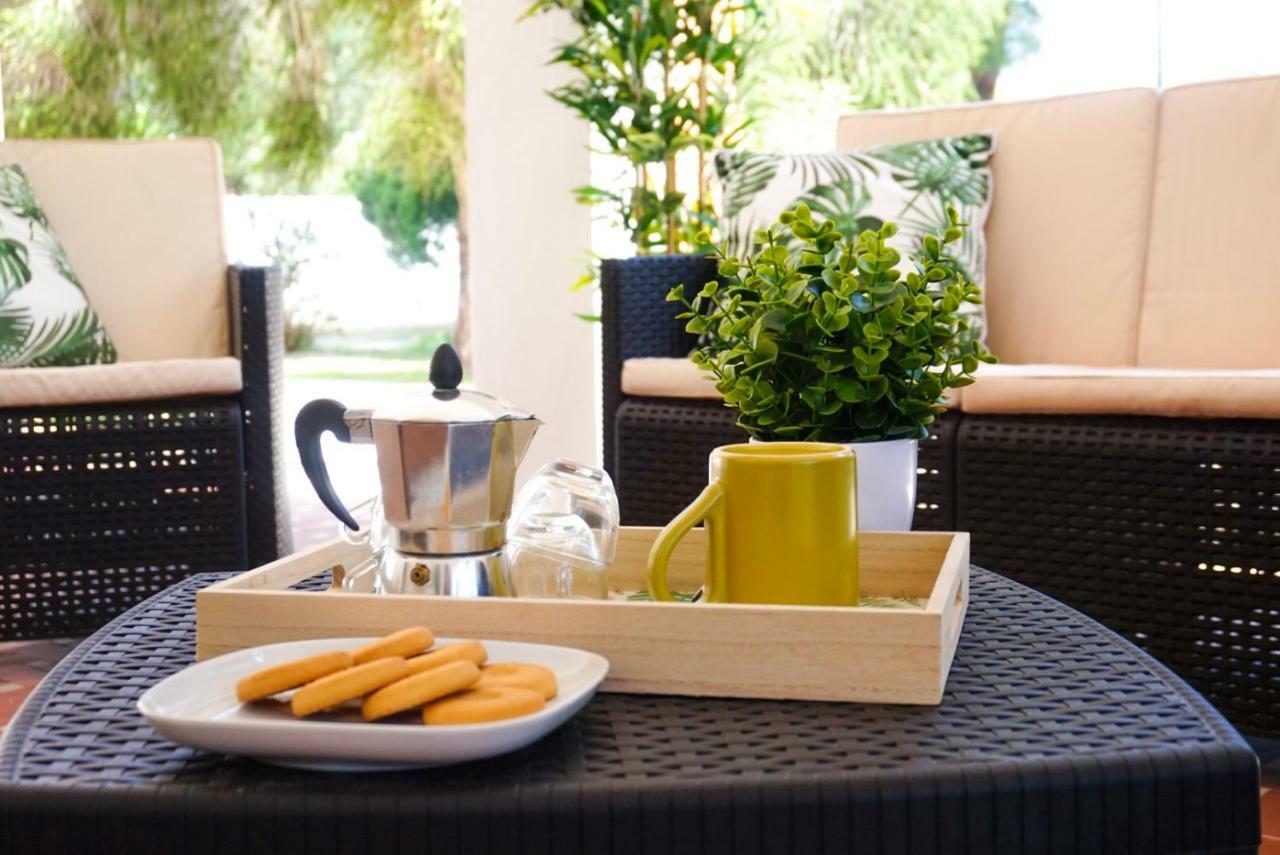 Villa Aurelia - Seafront Apartment With Terrace Quartu SantʼElena Exteriör bild
