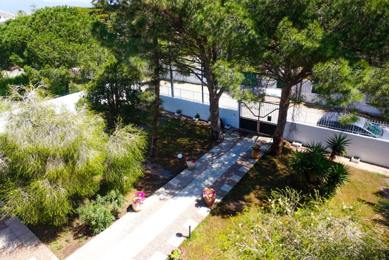 Villa Aurelia - Seafront Apartment With Terrace Quartu SantʼElena Exteriör bild
