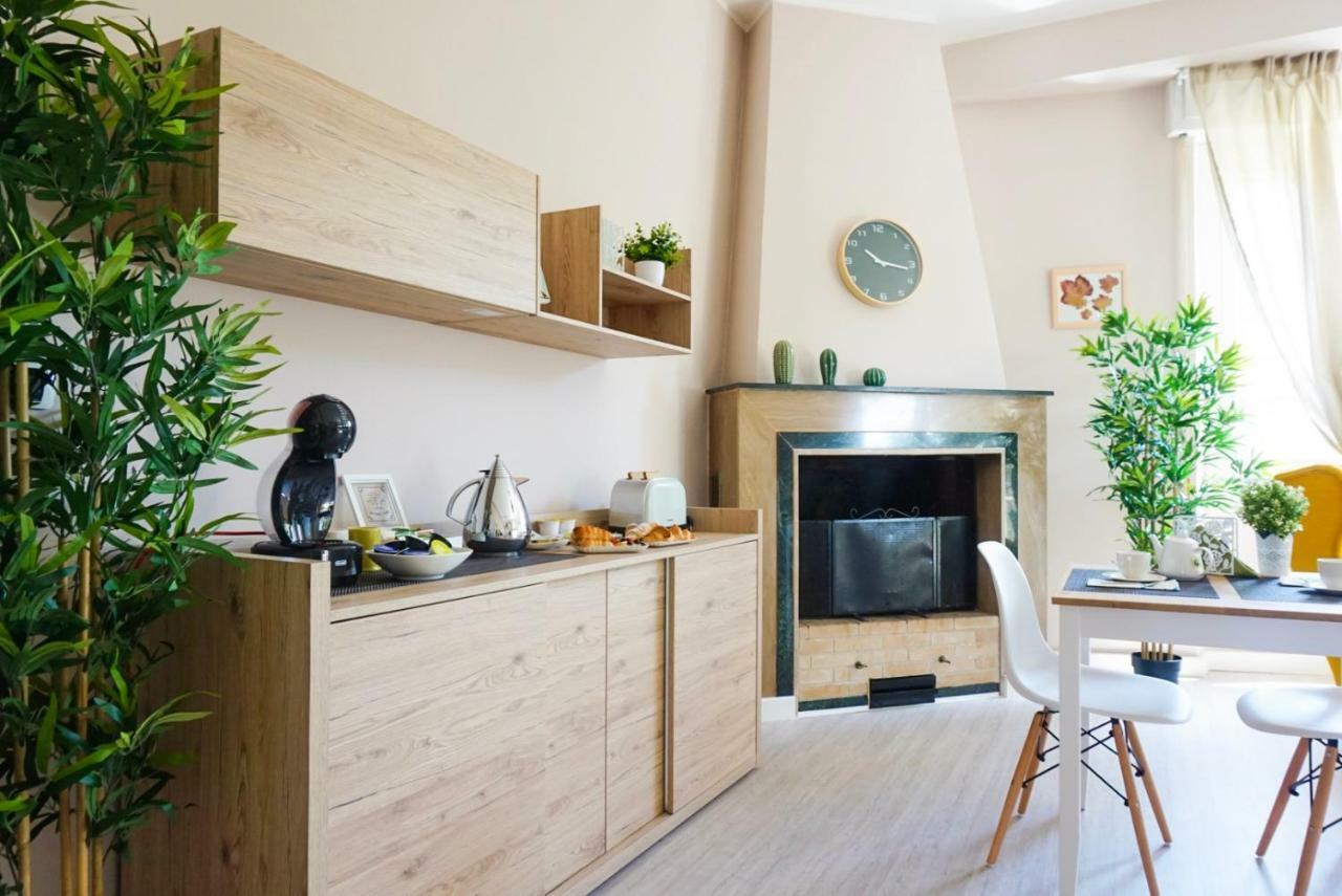 Villa Aurelia - Seafront Apartment With Terrace Quartu SantʼElena Exteriör bild